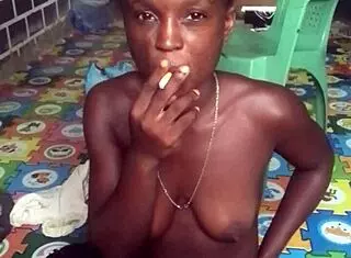 Crazy bitch twerks naked before using big dildo on ass and pussy