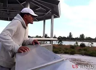 我和越南骚妹，呃，狂舔翘臀求热颜射...你懂的