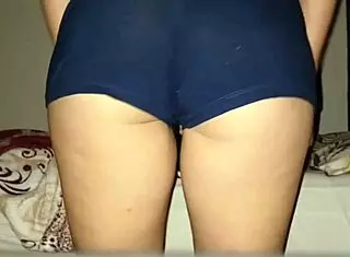 i'm watchin this hot girl playin with her wet pink pussy solo, it's so sexy