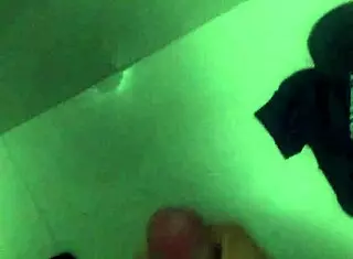 Me La Jalo En El Baño?