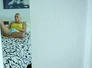 Stretching Sultry Stepmother Vanessa Cage