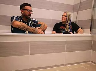 Livie chats with Frankie Jax in bath interview