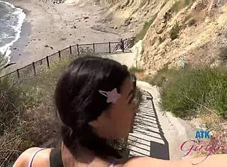 我和Brianna Arson沿海岸巡航，在公共場合得到口交