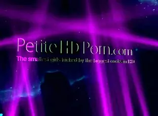 硬屌狂捅紧窄小嫩逼还舔蛋蛋