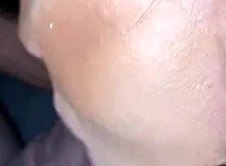 Diih shows off her natural tits 😊