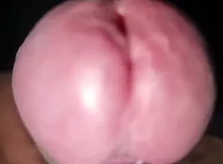 Arrapato Sega Un Cazzo Enorme Sborrata E Gemiti - Un Grosso Pisello Da Succhiarre