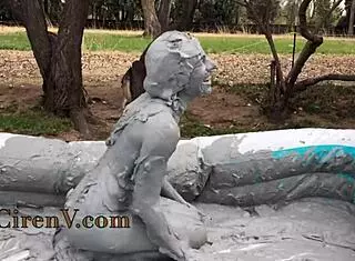 Clay sploshing in the pool - ciren v