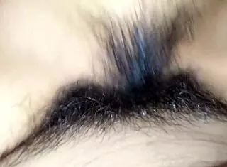 越南女孩在酒店房间里热辣口交