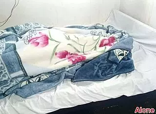 和继妹床上传教士操加足交射爆