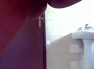 I wet my pussy in the bathtub masturbating