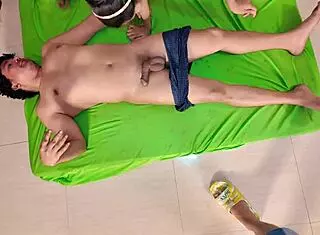 少女三人行深喉肛交18+