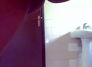 I wet my pussy in the bathtub masturbating