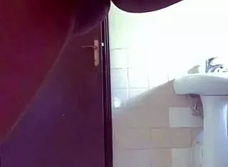 I wet my pussy in the bathtub masturbating