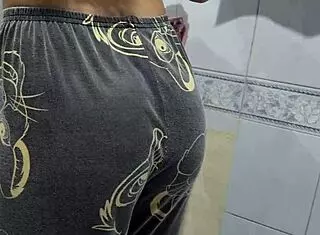 laura bangs her best friend’s boyfriend in bathroom. handserala sneaks in and just lets go! 😳