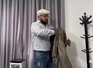 娇小拉丁妹骑乘金主激烈告别炮！