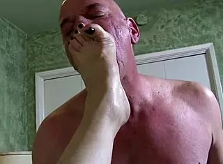 Sexy vanessa milf gives blowjob