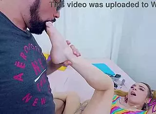 她叫我操她的屁股，我就粗暴干了。哎呀，还来了个屁股到嘴。