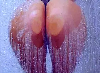 Tanned girl: 'Want to see me shower in bikini?'