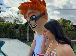 pool cleaning turns to deep pleasing sona