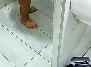 Padrastro Spies on Stepmom in Shower with Lustful Eyes