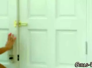 lesbian munches pussy