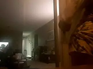 Dulcemendra, aka Ginger Paris, flashes her boobs outside 😍