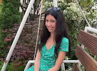 辣妹输游戏街头精液走秀