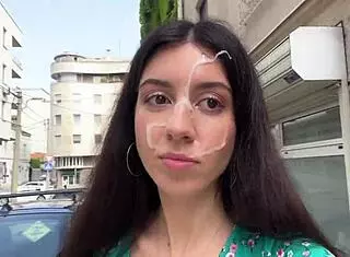 辣妹输游戏街头精液走秀