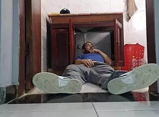 Does The Latina Brunette Receive Bareback In Skirt Without Panties?