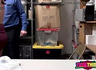 色情小偷后入式口交操保安 😈