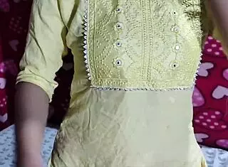Desi Bhabhi Ka Garam Jism Aur Bheekari Ki Lambi Chudai