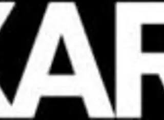 Flexible lesbian eats her redhead girlfriend's hot pussy 😍