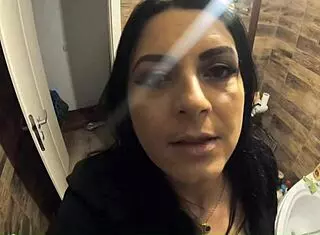 Close up of hairy pussy pissing, so sexy 😍