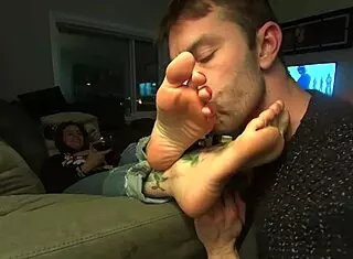 Perfect feet get worshipped!