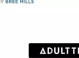 Maya and casey rub pussies together