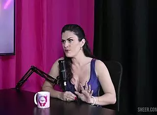 Amanda Smell Humiliates in Bora Cast with Bruna Carlos