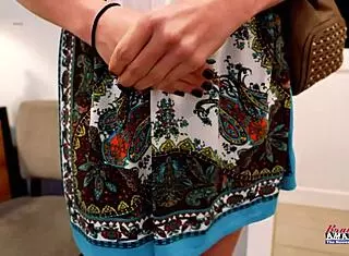 纹身褐发美女Shelly口爆后骚穴被塞满