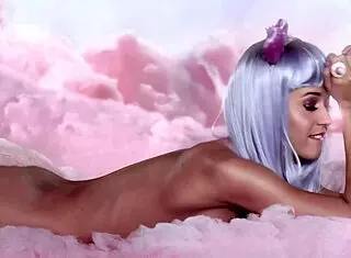 Katy Perry Naked Feet Intrigue