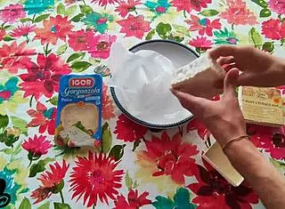 i can spread and suck your cock please