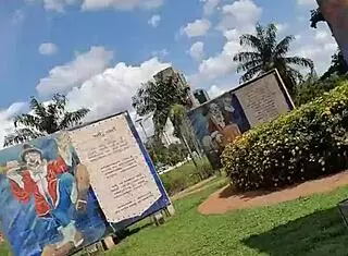 found this beautiful outdoor spot after shopping to masturbate my pussy and squirt?