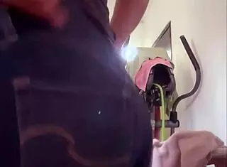 看我翘屁股大开肛门给你肏！