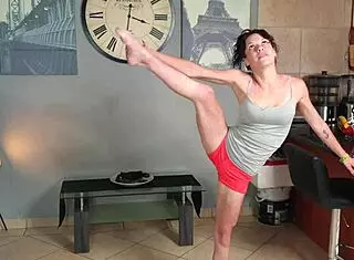 Desperate in tight pants pissing during stretches?