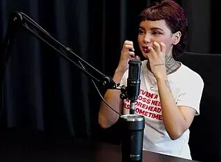 Tem Os Caninos Por Ser F� De Vampiros Gravou Com Casais Tem Uma Rede De Apoio Com Os Seguidores E O Cara Que Broxou E Meteu Mole - Annie Clementine Watch On Sheer Red