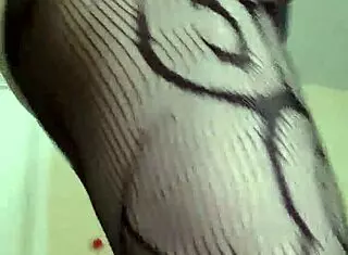 Curvy Woman Strips And Cums With Vibrator