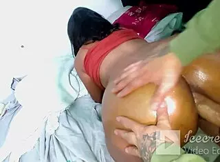 por que todos los hombres quieren romperme el ano sera por tener el culo tan grande