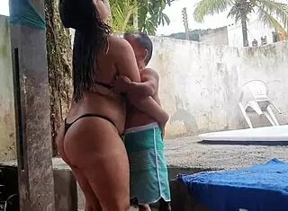 famous dwarf on honeymoon with paty bumbum feels love