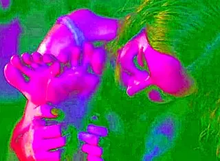 I want to worship your sexy feet 😍