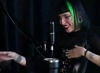 Decidiu Investir Em Conteúdo Pornô Foi Chamada Na Direção Da Escola Por Um Vídeo Vazado Perdeu A Virgindade Na Cama Da Mãe - Carol Rhcp Sheer Red