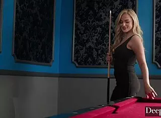 Blake Blossom丰满金发吞巨黑屌