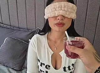 The Colombian influencer gets really horny sucking cock in homemade scene